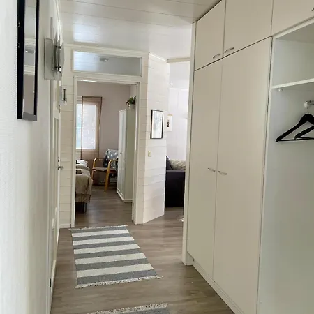 Ahonlaita Paritalo Kaksio Saunalla 60m2 アパート クーサモ