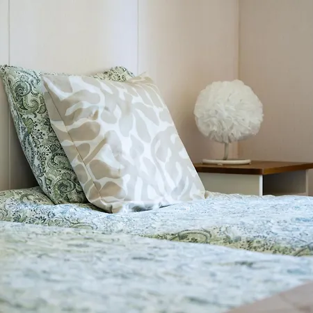 Ahonlaita Paritalo Kaksio Saunalla 60m2 アパート クーサモ